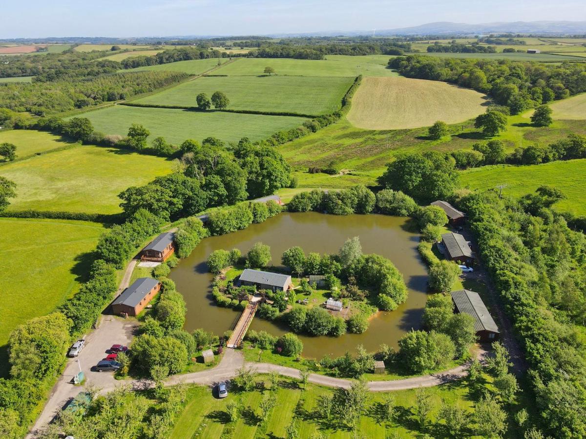 Braeburn Lodge Winkleigh Exterior foto
